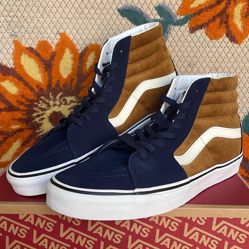 Vans Men’s Sk8-Hi
Mini Cord Blue/Brown
VN0007NS0BO
Sneakers - Picture 3 of 16